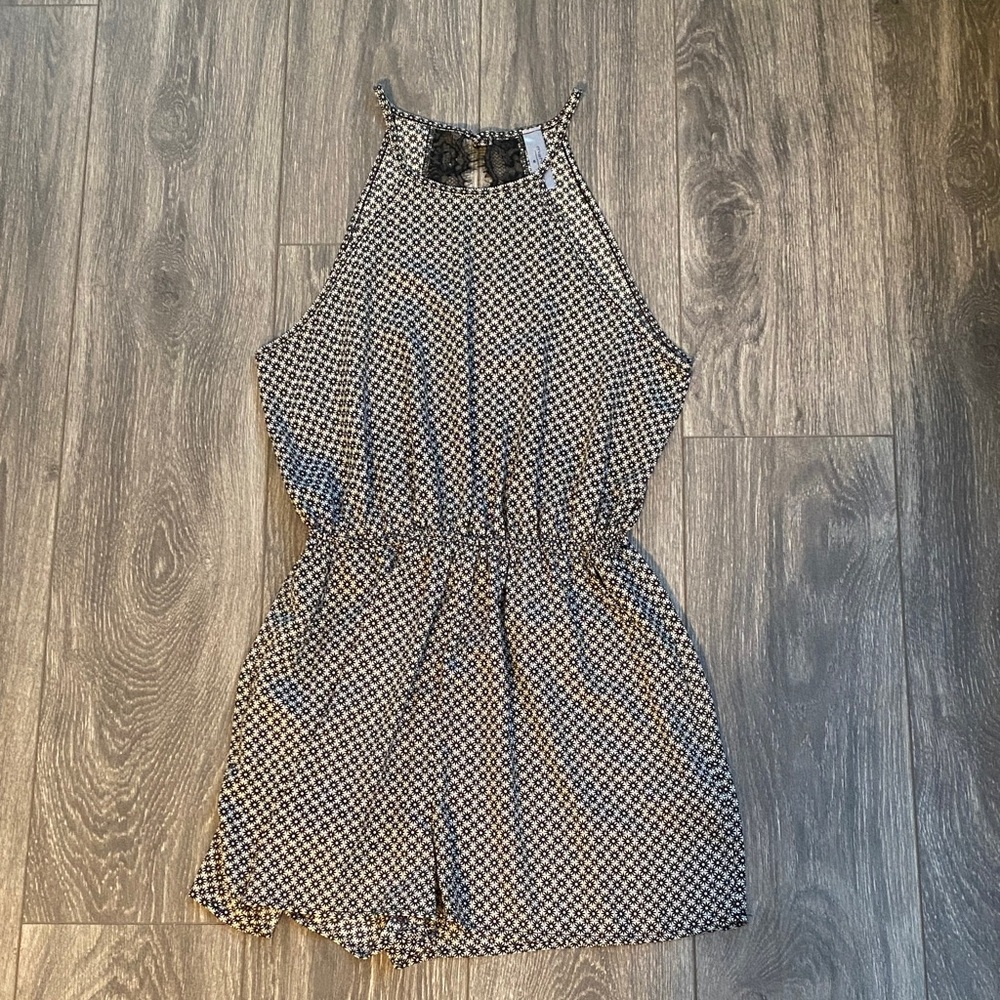 Mahina - Black & White Floral Patterned Romper - Size M